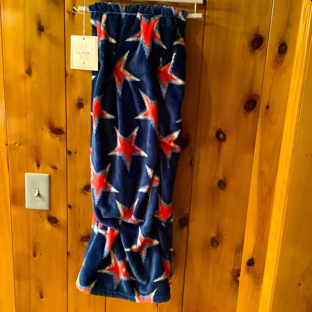 Red Star Oversized 50” x 70” Patriotic Throw